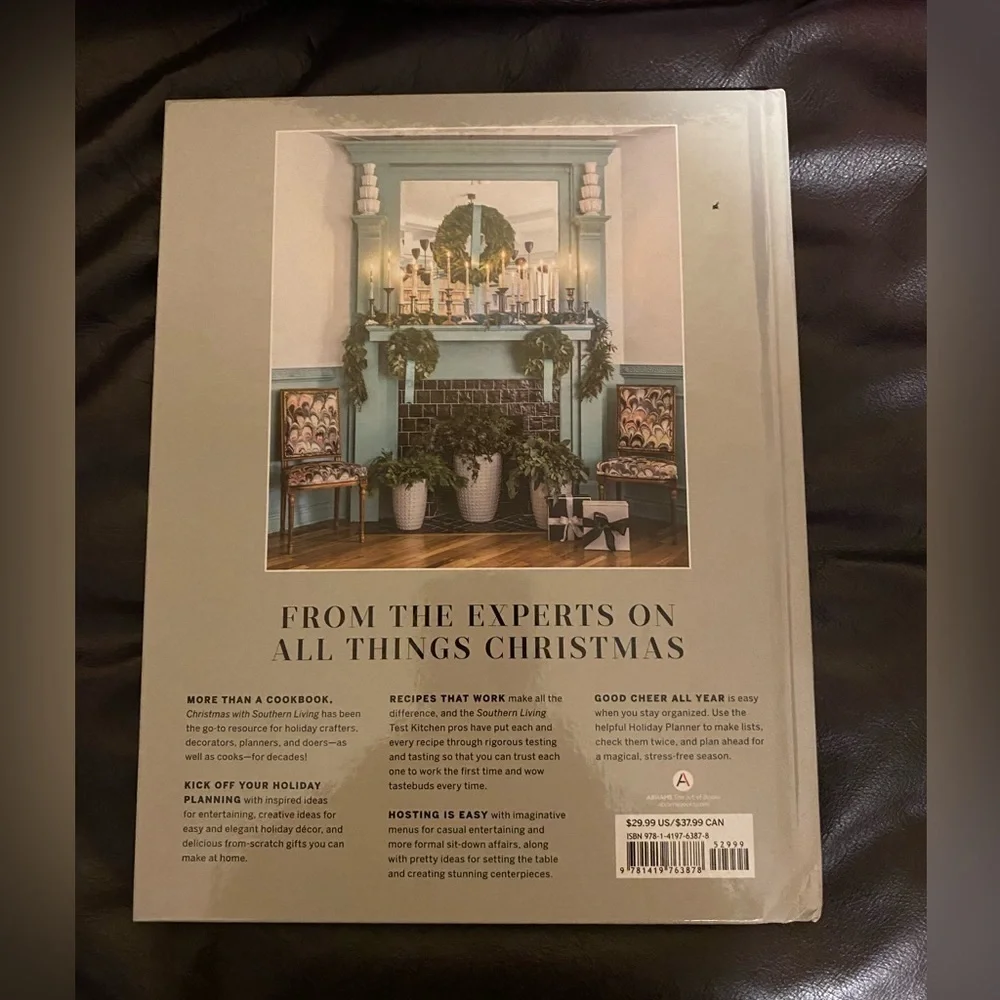 SOUTHERN LIVING HARDBACK - NEW - 2022 CHRISTMAS
